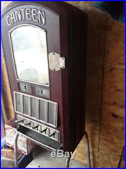 Antique Canteen Gum & Candy Vending Machine (Hartford, Wisconsin) coin-op