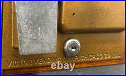 Antique Victor Vending Corp Oak Coin-Op Trade Stimulator Machine No Key As Found
