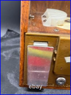 Antique Victor Vending Corp Oak Coin-Op Trade Stimulator Machine No Key As Found