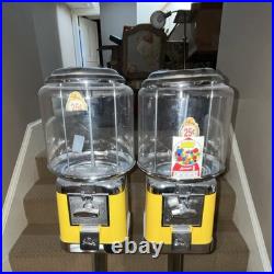 Beaver Dual Yellow Gumball Candy Vending Machine Stand 25 Cent Coin Operated