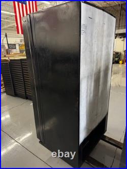 Dixie-Narco DN 501E T/SII-9 Refrigerated Can Soda Vending Machine Works Great