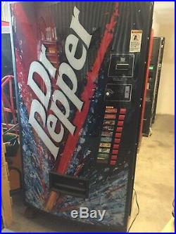 Dr Pepper Soda Vending Machine withCoin & Bill Acceptor Vendo