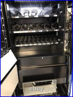 Hy900 Combo Soda / Snack Vending Machine Great Condition Hy900 Combo Soda / Snack Vending Machine Great Condition