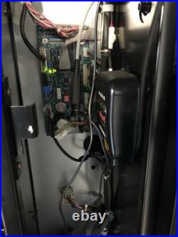 Hy900 Combo Soda / Snack Vending Machine Great Condition Hy900 Combo Soda / Snack Vending Machine Great Condition
