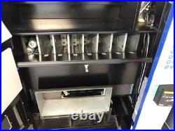 Hy900 Combo Soda / Snack Vending Machine Great Condition Hy900 Combo Soda / Snack Vending Machine Great Condition