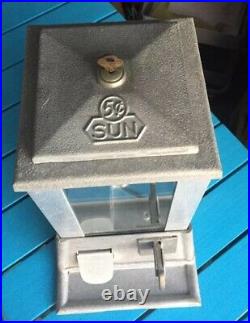 Sun Gum Nut Vending Machine 1940s 5-Cent Coin-Op (L. A. Manuf.) Art Deco Design