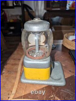 Vintage 1940's Perk-Up Coin Operated Gumball With Key 10 Cent