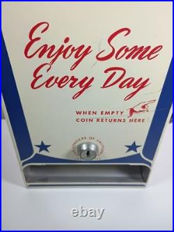 Vintage 1950s Star Delicious Candy 5 Cent Coin Operated Vending Machine