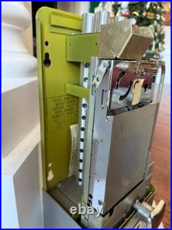 Vintage 50 cent Standard Change Makers Coin Machine