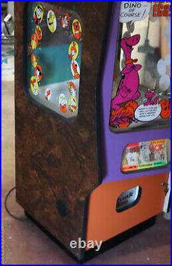 Vintage Coin Operated FLINTSTONES 25c Lucky Egg Prize Vending Arcade Machine A+