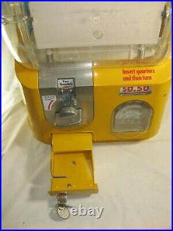 Vintage TOMY Gacha coin operated vending machine dispenser with extra keys