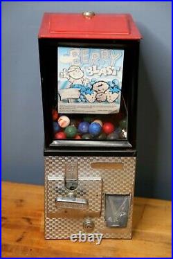 Vintage Victor 88 Gumball Capsule Vending Machine 25 Cent Coin Mechanism no key