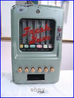 Vintage Working Stoner Fresh Gum Penny Coin Vending Machine withKey